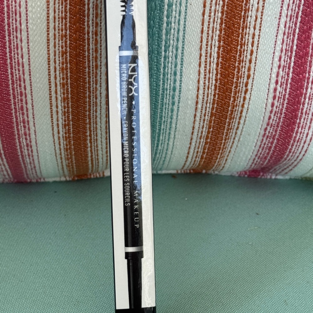 NYX Micro Brow Pencil in Taupe